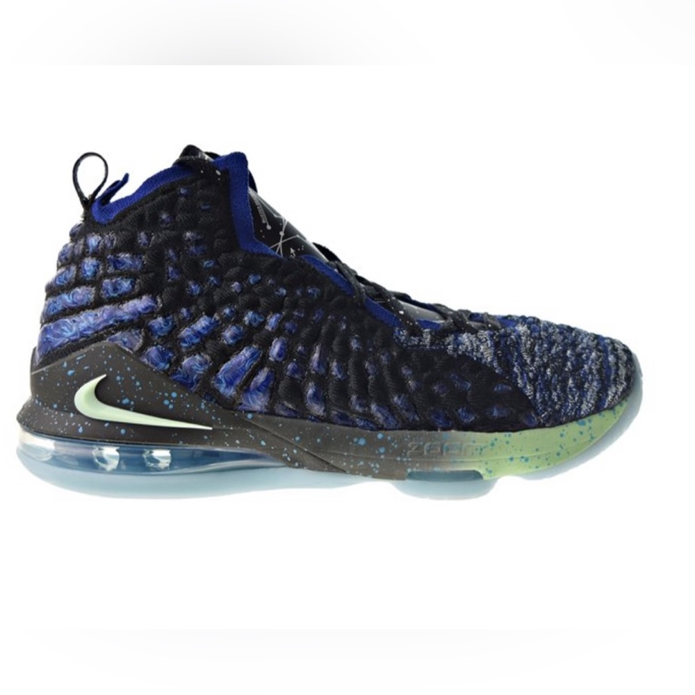 Nike LeBron XVII